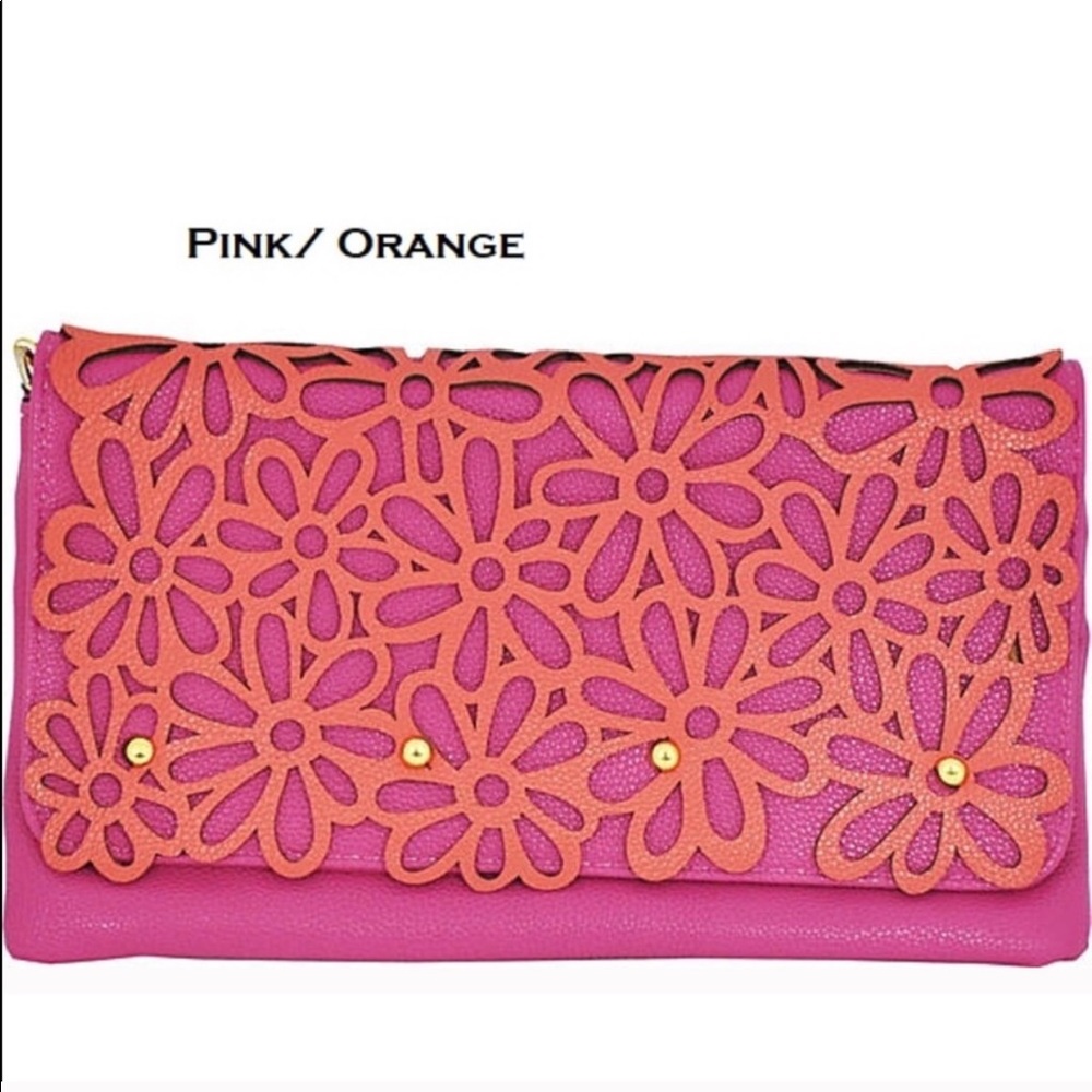 🌸Daisy Pattern Cut Out Clutch/Crossbody🌸